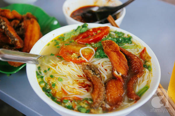 5-quan-bun-ca-o-ha-noi-ngon-khien-muc-an-mot-lan-la-me-ngay-tap-tu-ivivu-24