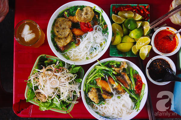 5-quan-bun-ca-o-ha-noi-ngon-khien-muc-an-mot-lan-la-me-ngay-tap-tu-ivivu-5