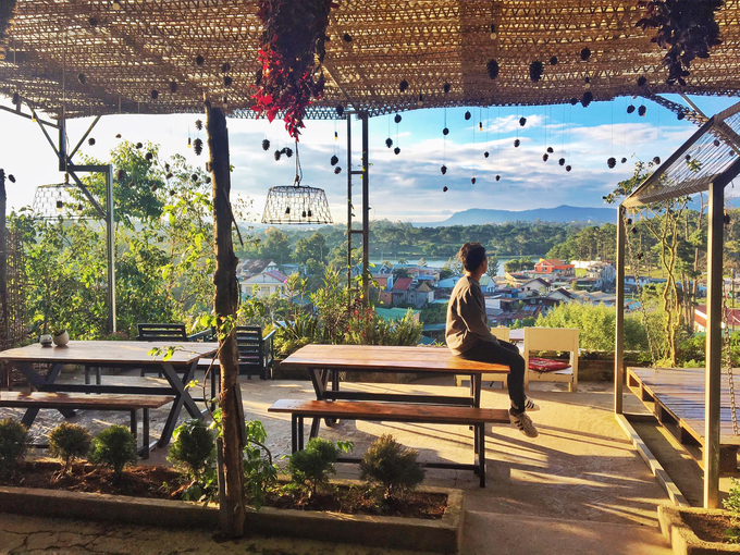 Chỗ ngồi ngoài trời Sunshine Coffee