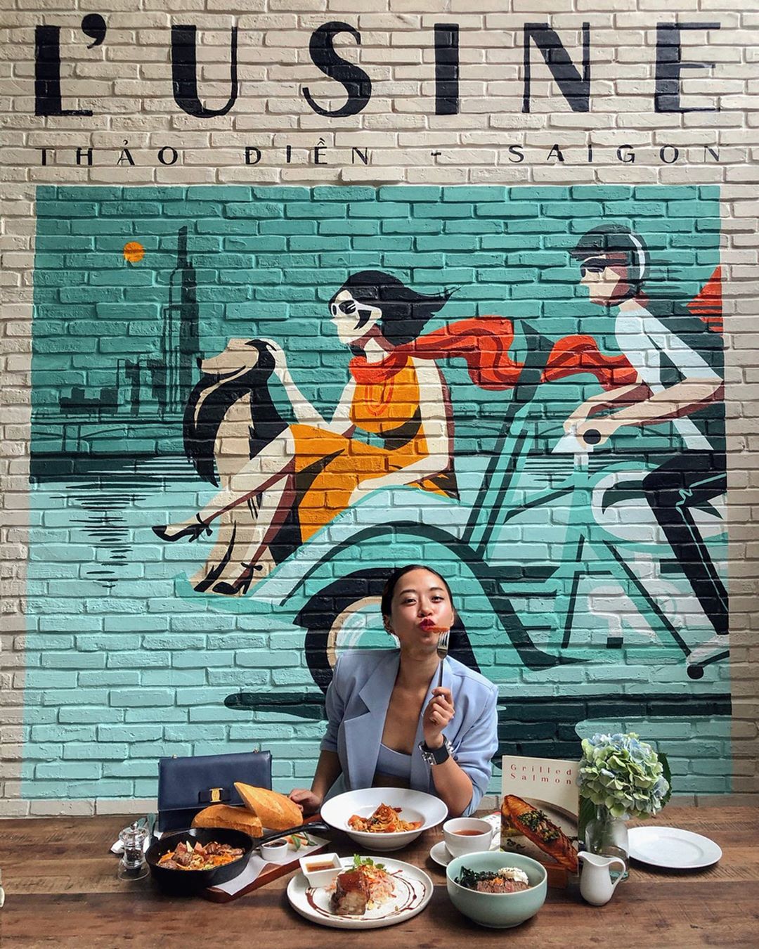 Không gian sang chảnh tại quán cafe Sài Gòn L’Usine