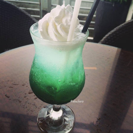 View sân bay từ Moonlight quán cafe view cao Sài Gòn
