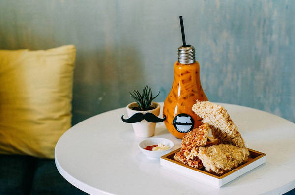 Trà sữa bóng đèn hot trend tại Boo Coffee Sài Gòn