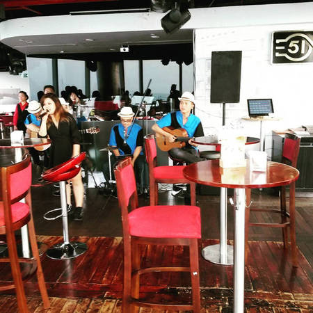 Bàn ghế hiện đại của quán cafe view cao Sài Gòn Eon Bàn ghế hiện đại của quán cafe view cao Sài Gòn Eon