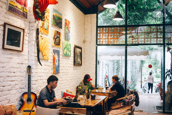 Không gian quán cafe trong ngõ Culaccino Coffee Hà Nội