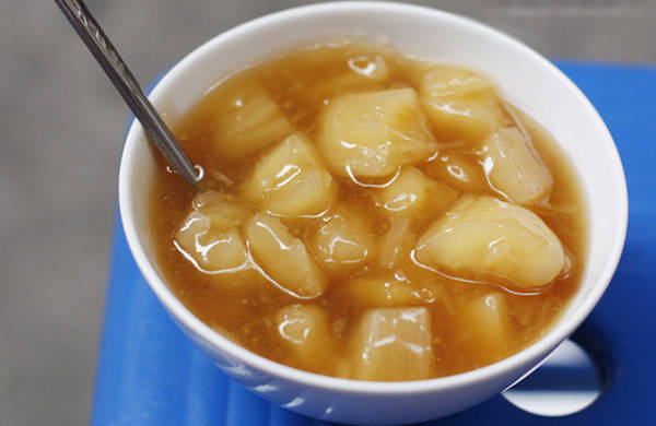Chè sắn nóng tại quán chè nóng Hà Nội Lý Quốc Sư