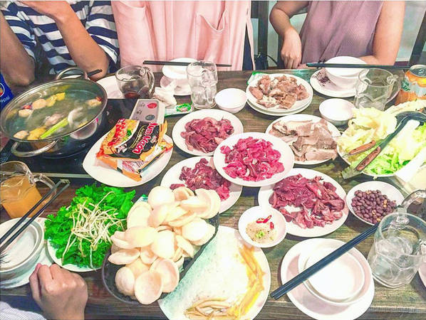 Không gian Bò nhúng dấm 555