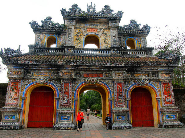Du lich Hue - 5 trai nghiem tuyet voi khi du lich Hue Du lich Hue - 5 trai nghiem tuyet voi khi du lich Hue ivivu 1