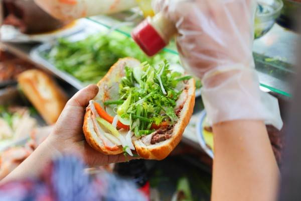 Bánh mì Sài Gòn - món ăn không thể bỏ qua