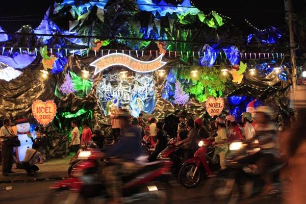 Sài Gòn dịp Giáng sinh rực rỡ