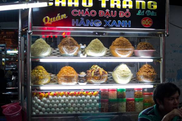 Cháo trắng về đêm khi du lịch Sài Gòn