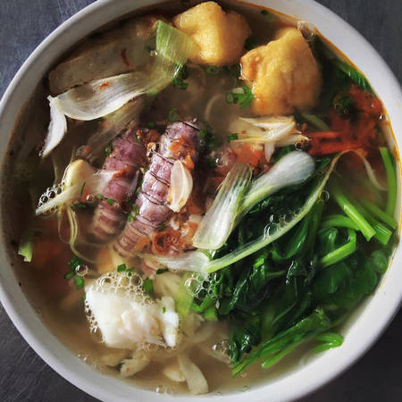 Bún hải sản Hạ Long đầy đặn
