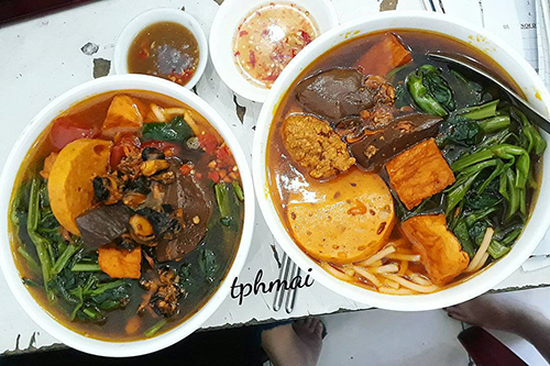 Giá mỗi tô canh bún Sài Gòn dao động 15.000 - 30.000 đồng