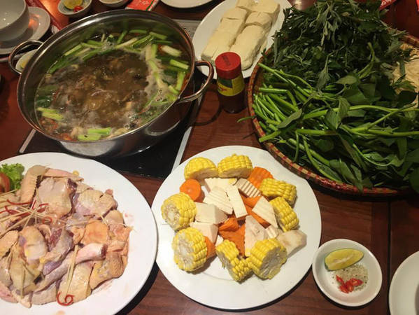 Không gian buffet lẩu nướng Hội Quán Hà Nội