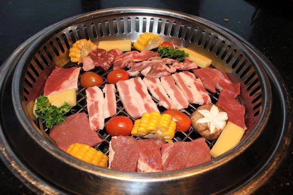 Không gian nhà hàng Hot’n Tasty Láng Hạ
