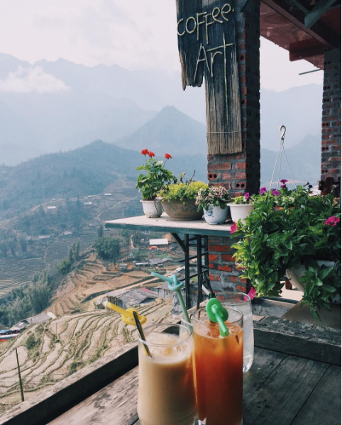View núi rừng Sapa từ cafe