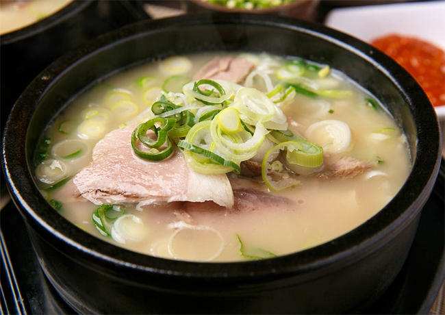 Dwaeji gukbap món ăn ẩm thực Busan Dwaeji gukbap canh thịt lợn trong ẩm thực Busan