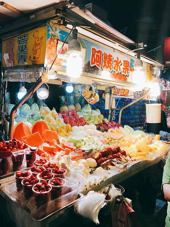 Trái cây tươi và nước ép tại chợ đêm Đài Bắc