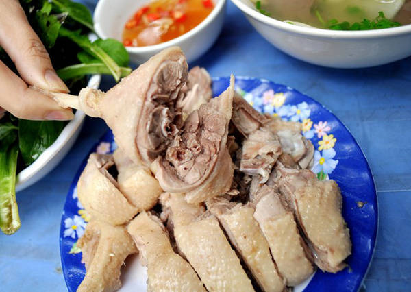 Đĩa vịt luộc nửa con quán ăn Quán Thánh