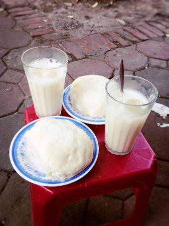 Bánh bao ở đây hình thức khá đơn giản nhưng có hương vị riêng quán ăn Quán Thánh