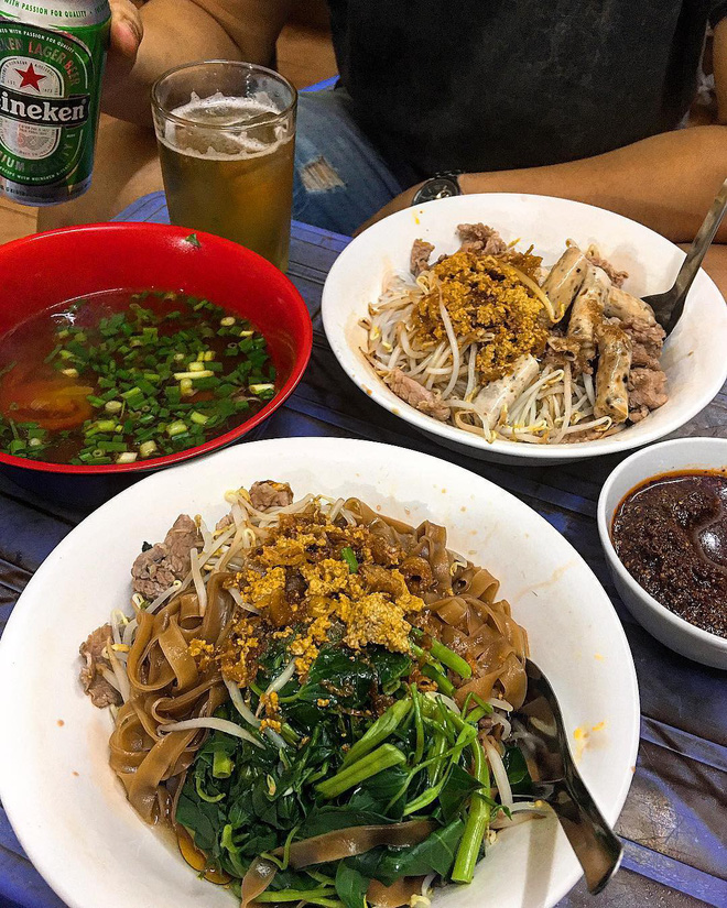 Bánh đa trộn Hà Nội tại quán Hiền Béo