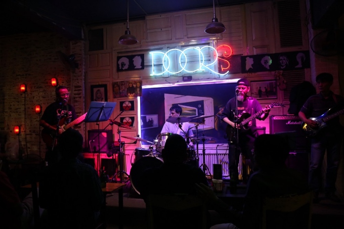 The Doors quán bar Hà Nội nhạc rock