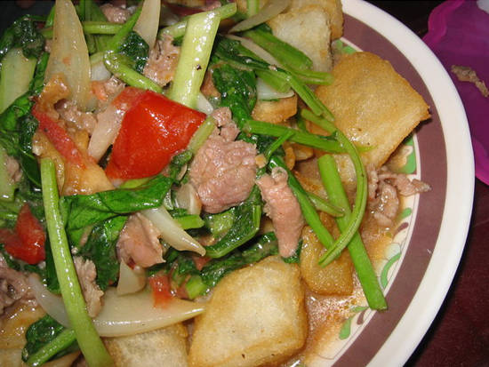 Phở chiên phồng giòn rụm tại quán phở lạ Hà Nội