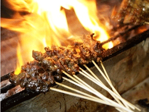 Satay thịt nướng đặc sản ẩm thực Malaysia