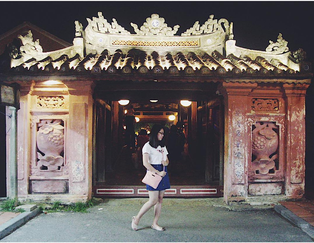 Hội An buổi tối đèn lồng soi sáng phố cổ