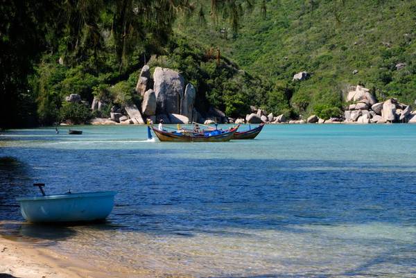 Bãi biển Sơn Đừng hoang sơ tại Vịnh Vân Phong