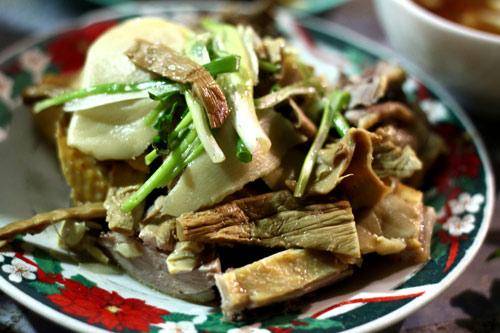 7-bunngan Bún ngan và chả ngan nướng ở vỉa hè phố Hàng Bông (gần ngã tư Phủ Doãn, Hà Nội)