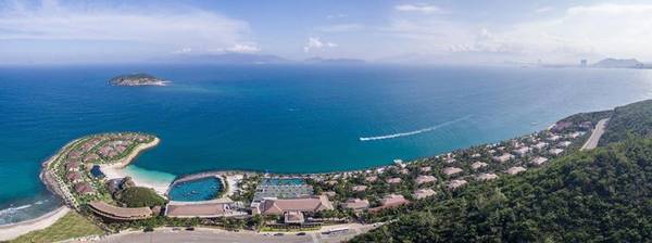 Bãi biển riêng nước trong vắt tại Amiana Nha Trang