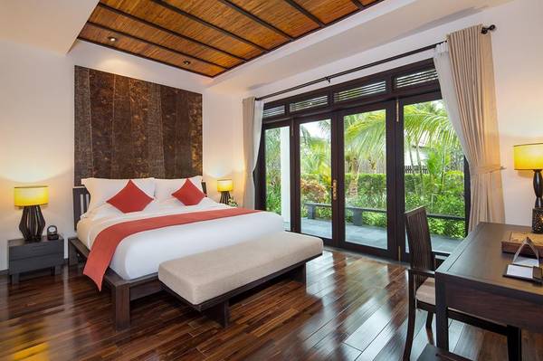 Bể bơi nước mặn rộng lớn 2.500m2 tại Amiana Nha Trang