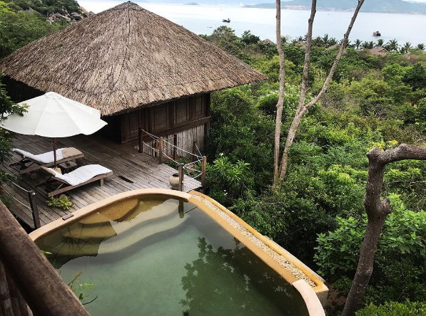 Hồ bơi vô cực tạc vào vách đá độc đáo tại Six Senses
