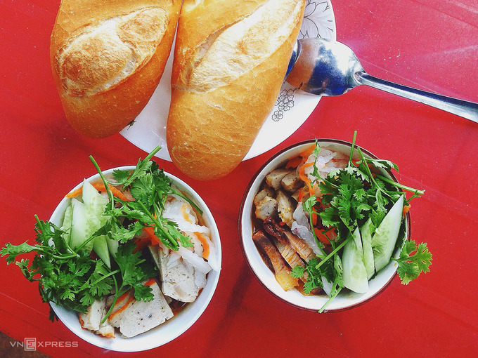 Bánh mì chén món ngon Phan Thiết