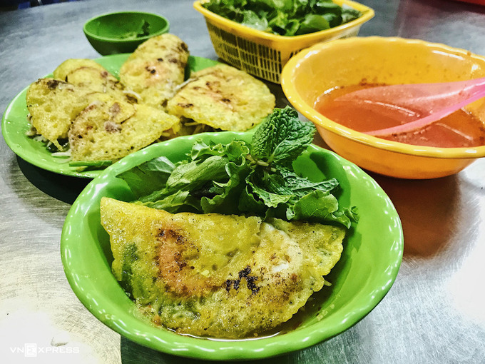 Bánh xèo tô món ngon Phan Thiết