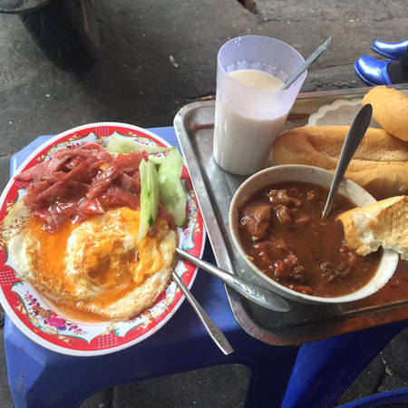 Bánh mì sốt vang Đình Ngang Cửa Nam quán ăn đêm Hà Nội