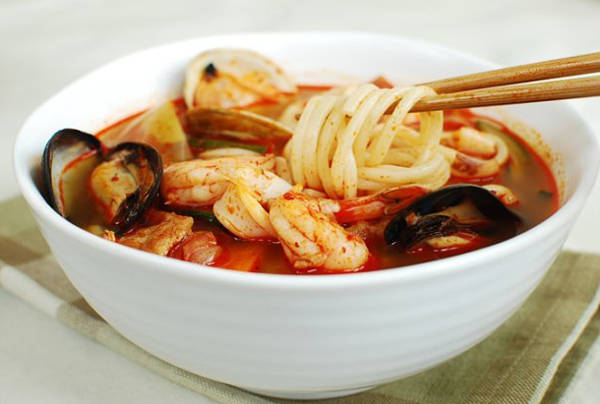 Món mỳ hải sản cay tại Shingildong Spicy Jjambbong
