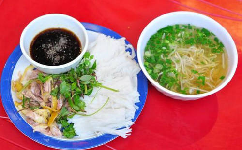 Phở chấm - biến tấu mới lạ trong ẩm thực giải ngấy Hà Nội