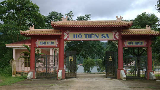 Khu du lịch sinh thái Hồ Tiên Sa