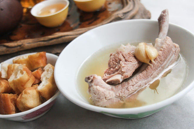 Bak Kut Teh Singapore nổi tiếng tại các nhà hàng trên đường Balestier, Rangoon và Joo Chiat