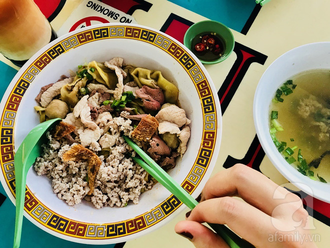 Mì​ khô​ tô​ lớ​n giá​ 10 đô​ là​ mó​n ă​n đ​ượ​c nhiều​ ngư​ời​ gọi​ nhất. (ảnh​ HT)