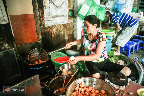 Quán bún đậu Phan Phù Tiên đông khách tại ẩm thực Cát Linh