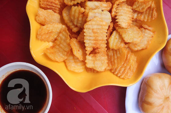 Khoai tây chiên giòn tại khu ẩm thực Cát Linh