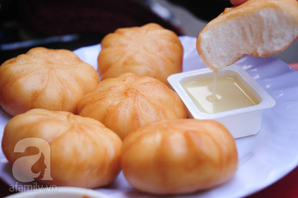 Cá chiên giòn tại khu quà vặt Cát Linh