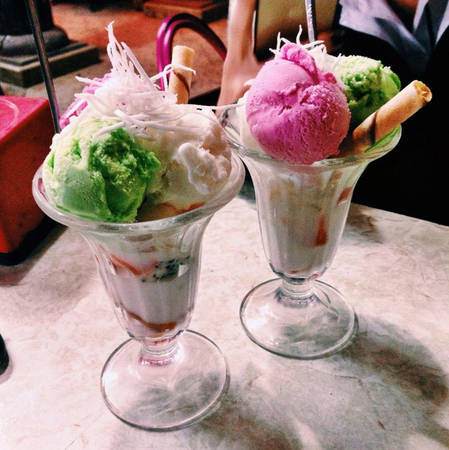 Ly chè ngon tại Chè Sài Gòn Cát Linh