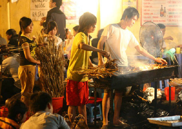 Chân gà nướng Lý Văn Phúc Cát Linh