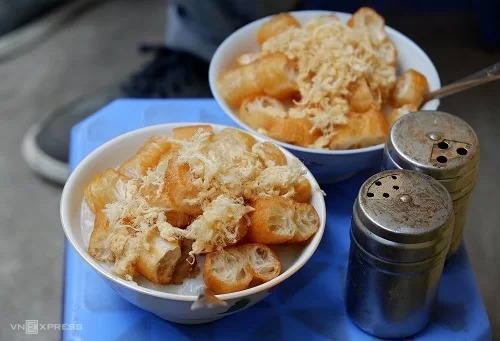 Cháo sườn sụn món ăn Hà Nội dẻo sánh nóng hổi