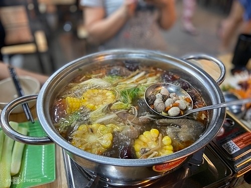 Lẩu món ăn Hà Nội nghi ngút khói