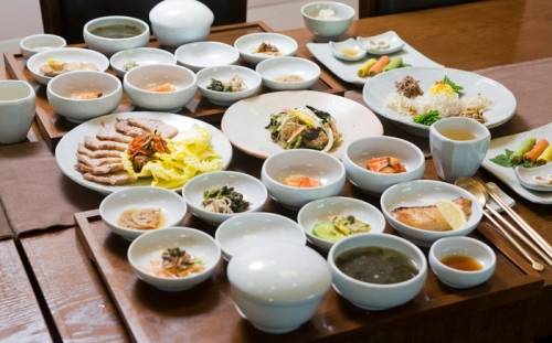 Han-jeongsik - bộ món Hàn Quốc không cay thịnh soạn
