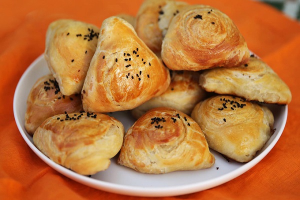 Samsa món ngon Uzbekistan hình tam giác nhân thịt cừu